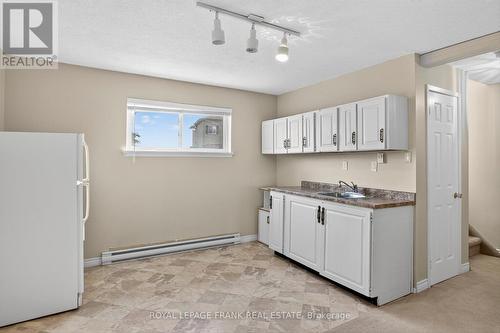 547 Crystal Drive, Peterborough (Ashburnham Ward 4), ON - Indoor Photo Showing Kitchen With Double Sink