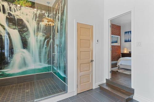 Ensuite bathroom - 3A-8Z Rue St-Hippolyte, Salaberry-De-Valleyfield, QC 