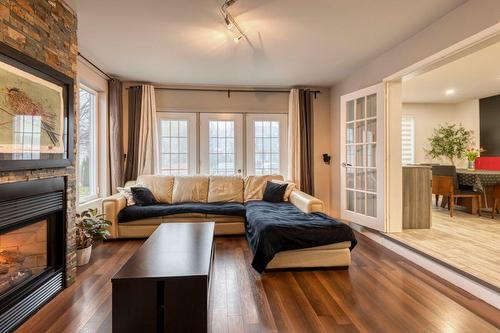Salon - 208 Rue Savignac, Saint-Germain-De-Grantham, QC - Indoor Photo Showing Living Room With Fireplace
