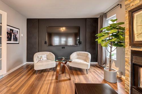 Salon - 208 Rue Savignac, Saint-Germain-De-Grantham, QC - Indoor Photo Showing Living Room With Fireplace