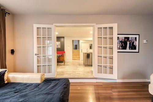 Salon - 208 Rue Savignac, Saint-Germain-De-Grantham, QC - Indoor With Fireplace