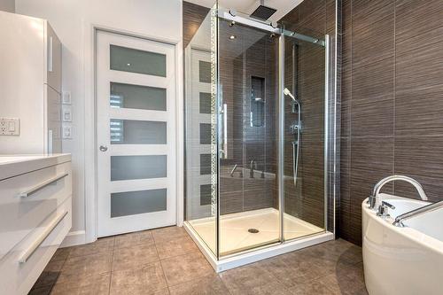 Escalier - 208 Rue Savignac, Saint-Germain-De-Grantham, QC - Indoor Photo Showing Other Room