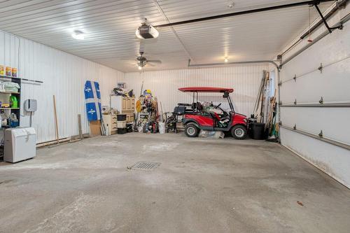 Garage - 208 Rue Savignac, Saint-Germain-De-Grantham, QC - Indoor Photo Showing Garage