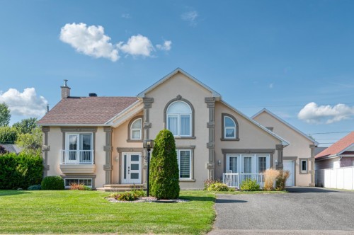 Façade - 208 Rue Savignac, Saint-Germain-De-Grantham, QC - Outdoor With Facade