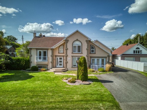 Façade - 208 Rue Savignac, Saint-Germain-De-Grantham, QC - Outdoor With Facade