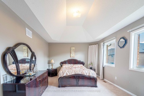 1082 Galesway Boulevard, Mississauga, ON - Indoor Photo Showing Bedroom