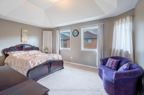 1082 Galesway Boulevard, Mississauga, ON - Indoor Photo Showing Bedroom