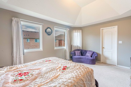 1082 Galesway Boulevard, Mississauga, ON - Indoor Photo Showing Bedroom