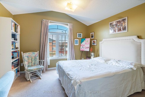 1082 Galesway Boulevard, Mississauga, ON - Indoor Photo Showing Bedroom