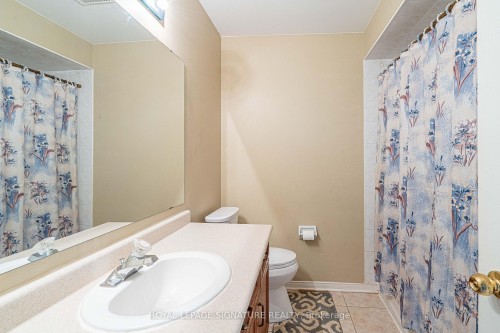 1082 Galesway Boulevard, Mississauga, ON - Indoor Photo Showing Bathroom