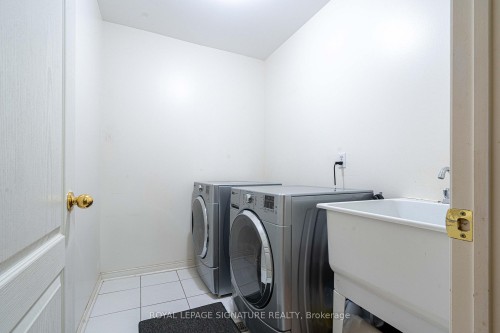 1082 Galesway Boulevard, Mississauga, ON - Indoor Photo Showing Laundry Room
