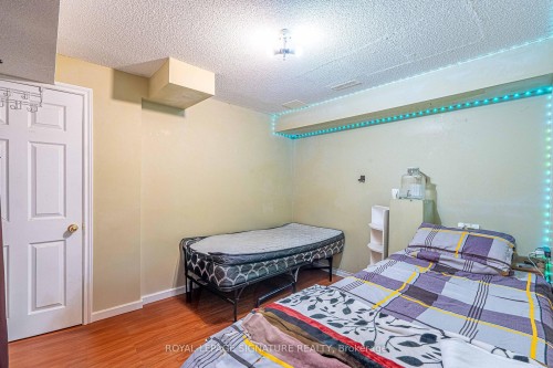 1082 Galesway Boulevard, Mississauga, ON - Indoor Photo Showing Bedroom