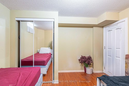 1082 Galesway Boulevard, Mississauga, ON - Indoor Photo Showing Bedroom