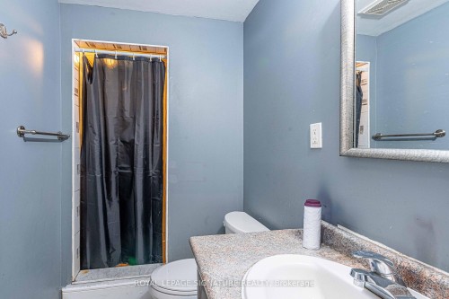 1082 Galesway Boulevard, Mississauga, ON - Indoor Photo Showing Bathroom