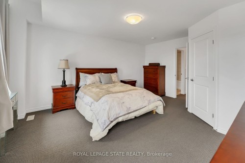 4862 Connor Drive, Lincoln, ON - Indoor Photo Showing Bedroom