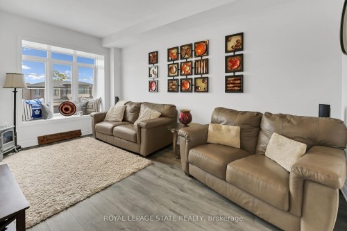 4862 Connor Drive, Lincoln, ON - Indoor Photo Showing Living Room
