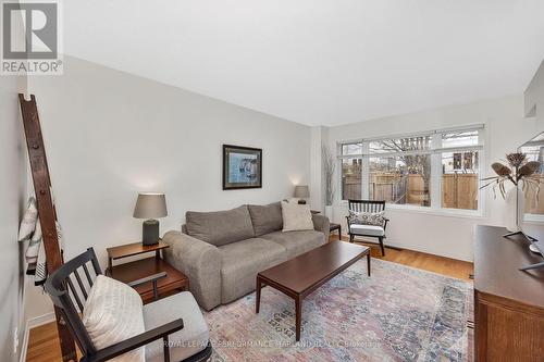 151 Kinross Private, Ottawa, ON - Indoor Photo Showing Living Room