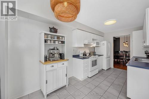151 Kinross Private, Ottawa, ON - Indoor Photo Showing Kitchen