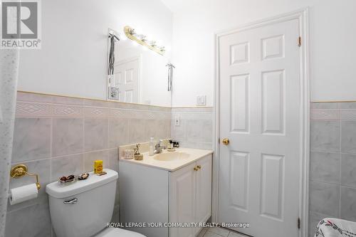 Upper - 149 Dovercourt Road, Toronto, ON - Indoor Photo Showing Bathroom