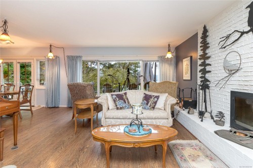5182 Santa Clara Ave, Saanich, BC 