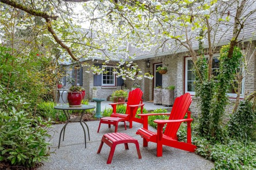 5182 Santa Clara Ave, Saanich, BC 