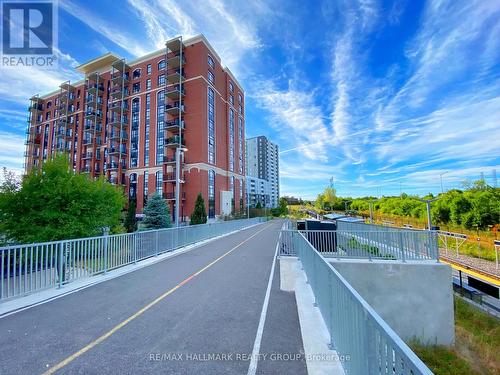 Transitway beside building - 208 - 555 Anand Private, Ottawa, ON - Outdoor