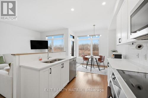 641 Putney Crescent, Ottawa, ON - Indoor Photo Showing Kitchen With Double Sink