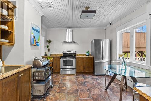 129 Cabot Street, St. John'S, NL - Indoor Photo Showing Kitchen