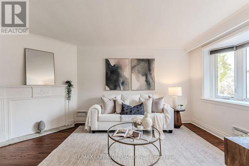110 De Quincy Boulevard, Toronto, ON - Indoor Photo Showing Living Room