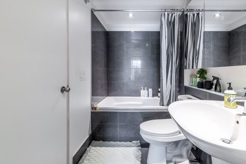 Salle de bains - 907-1414 Rue Chomedey, Montréal (Ville-Marie), QC - Indoor Photo Showing Bathroom