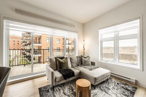 Salon - 310-9175 Rue Lennon, Brossard, QC - Indoor Photo Showing Living Room