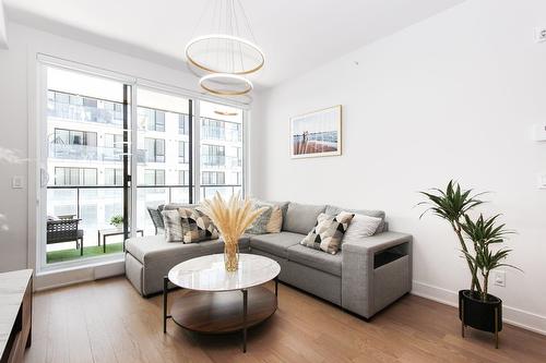 Living room - 428A-1400 Rue Ottawa, Montréal (Le Sud-Ouest), QC - Indoor Photo Showing Living Room