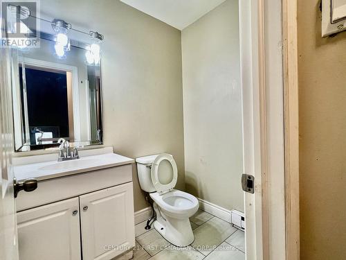 353 Oxford Street E, London East (East F), ON - Indoor Photo Showing Bathroom
