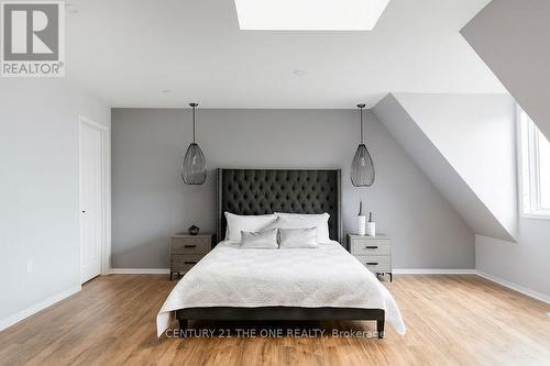 721 - 75 Weldrick Road E, Richmond Hill, ON - Indoor Photo Showing Bedroom