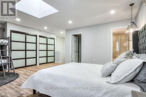 721 - 75 Weldrick Road E, Richmond Hill, ON - Indoor Photo Showing Bedroom
