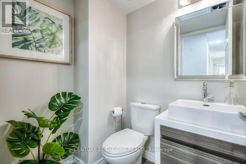 721 - 75 Weldrick Road E, Richmond Hill, ON - Indoor Photo Showing Bathroom