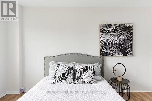 721 - 75 Weldrick Road E, Richmond Hill, ON - Indoor Photo Showing Bedroom