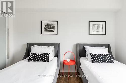 721 - 75 Weldrick Road E, Richmond Hill, ON - Indoor Photo Showing Bedroom