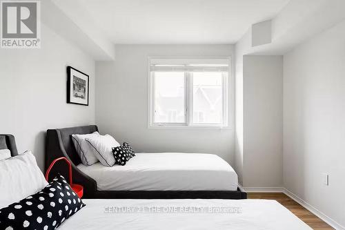 721 - 75 Weldrick Road E, Richmond Hill, ON - Indoor Photo Showing Bedroom