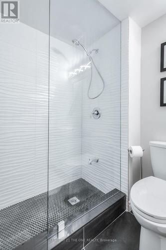 721 - 75 Weldrick Road E, Richmond Hill, ON - Indoor Photo Showing Bathroom