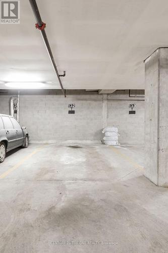 721 - 75 Weldrick Road E, Richmond Hill, ON - Indoor Photo Showing Garage