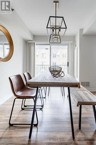 721 - 75 Weldrick Road E, Richmond Hill, ON - Indoor