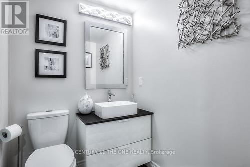 721 - 75 Weldrick Road E, Richmond Hill, ON - Indoor Photo Showing Bathroom