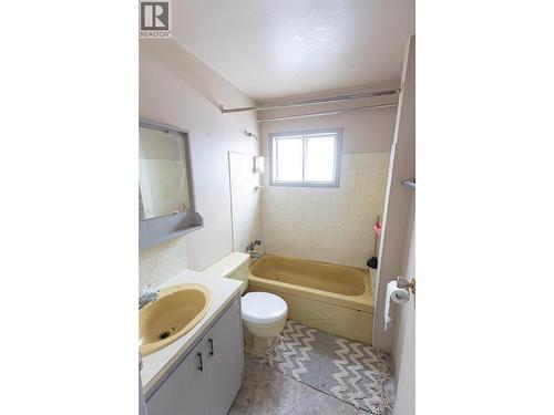 404 99 Avenue, Dawson Creek, BC - Indoor Photo Showing Bathroom