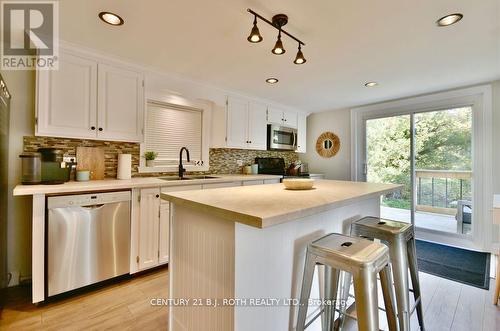 1691 4Th Line N, Oro-Medonte, ON - Indoor Photo Showing Kitchen With Upgraded Kitchen