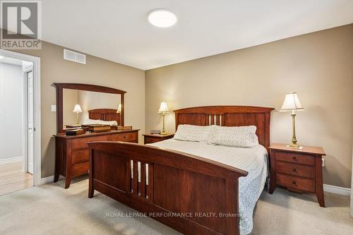 7051 Donwel Drive, Ottawa, ON - Indoor Photo Showing Bedroom