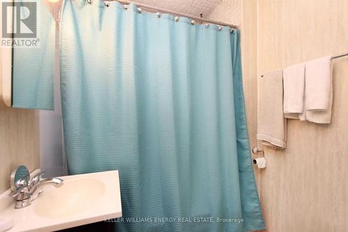 64 Grenfell Street, Oshawa (Vanier), ON - Indoor Photo Showing Bathroom