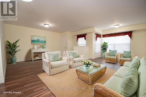 106 - 8 Huron Street, Kawartha Lakes (Lindsay), ON - Indoor Photo Showing Living Room