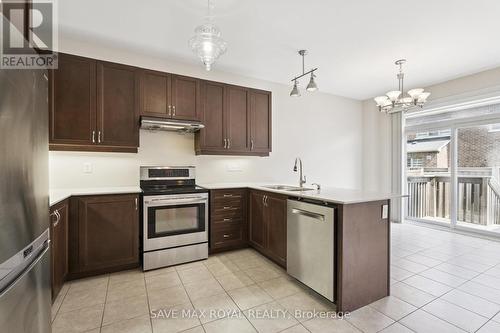17 Fann Drive, Brampton, ON - Indoor Photo Showing Kitchen