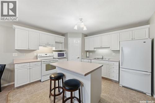 107 930 Heritage View, Saskatoon, SK - Indoor Photo Showing Kitchen With Double Sink